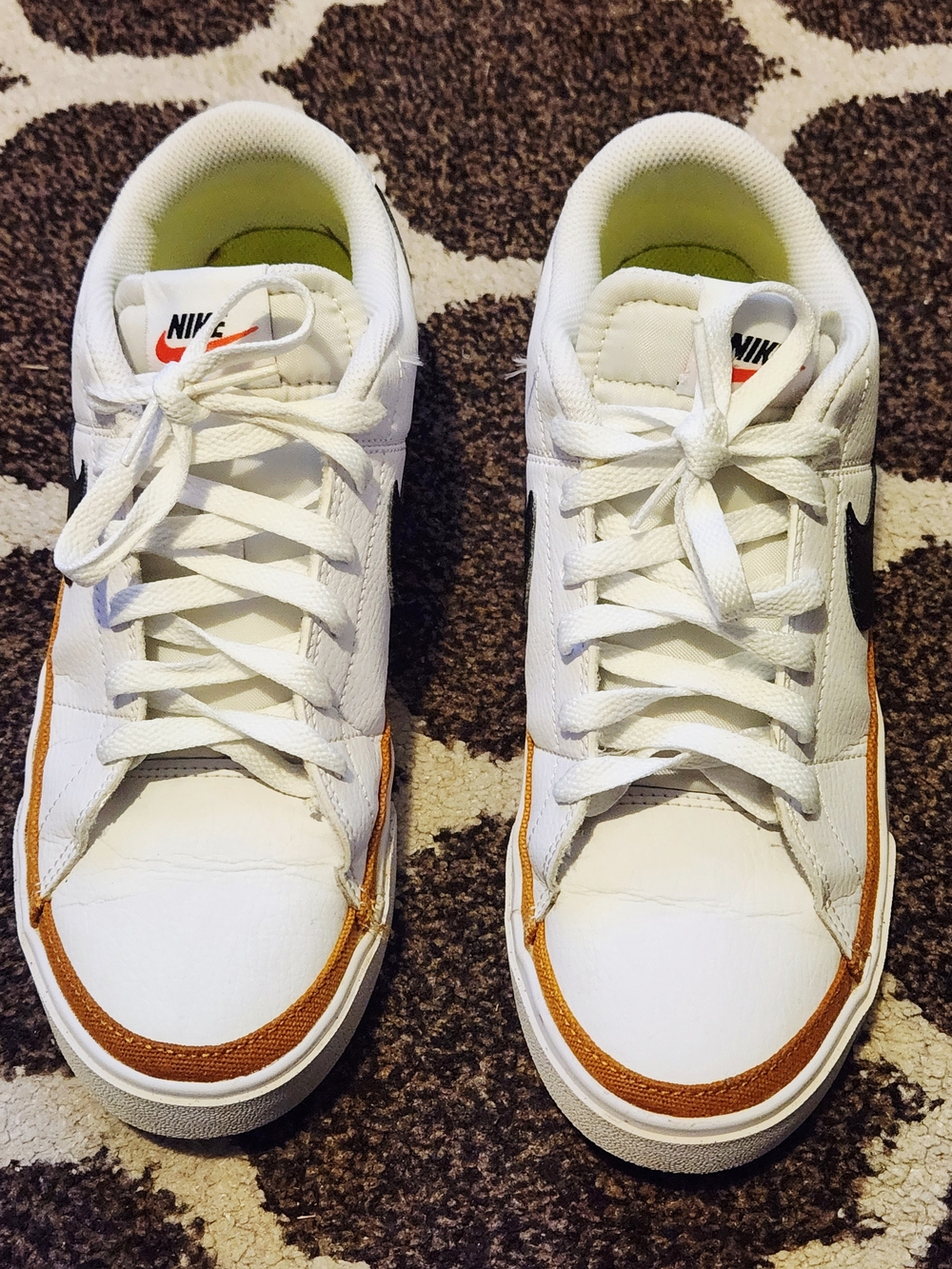 Nike Men’s White Low-Top Sneakers with Brown Accent